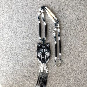 Necklace Hand-beaded Wolf